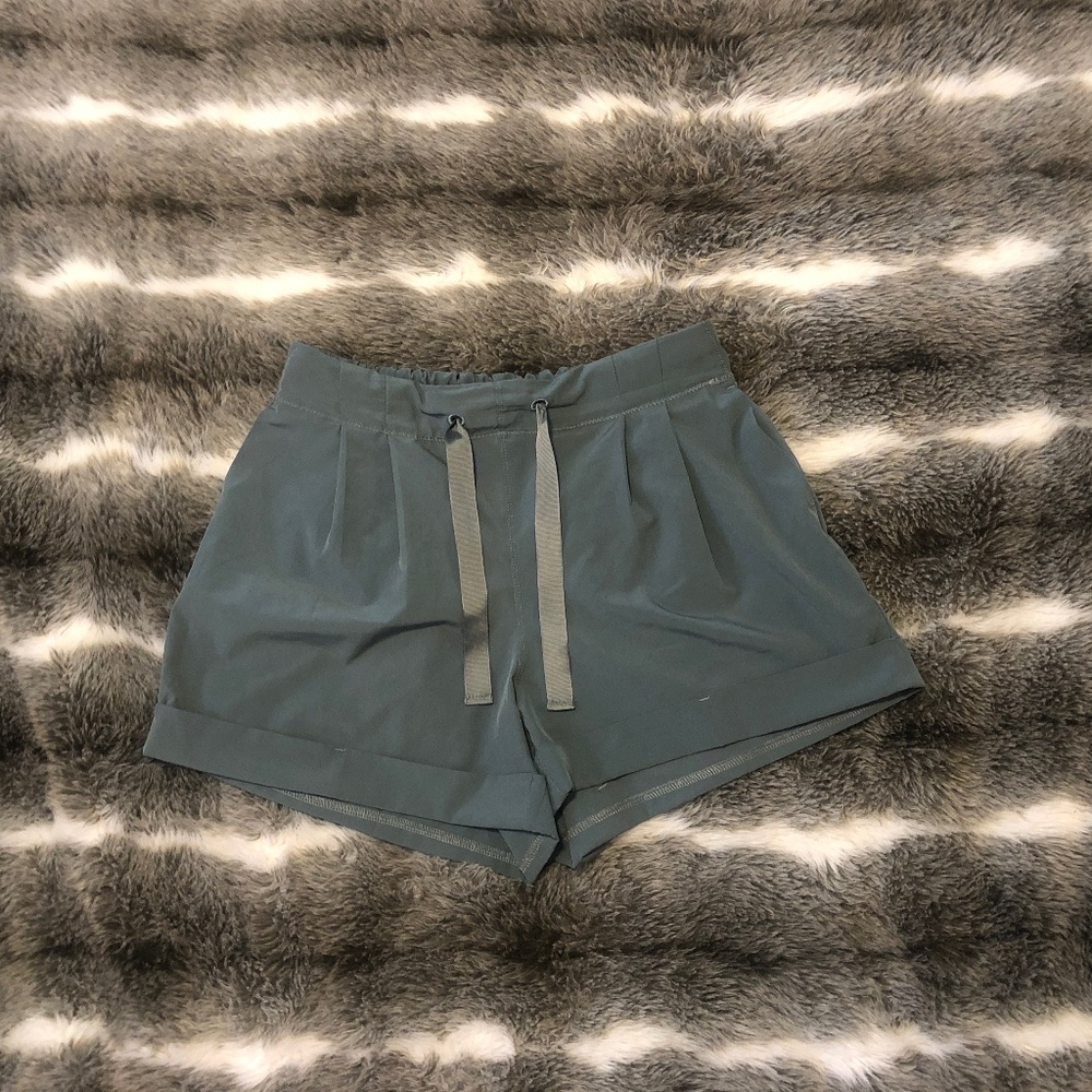 Apana shorts size medium